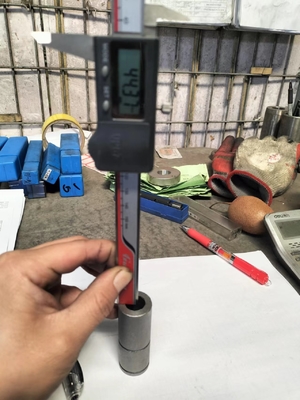 Stalowy mechaniczny łącznik splice z prętem wzmacniającym Wysoka wytrzymałość na rozciąganie dla łatwej instalacji